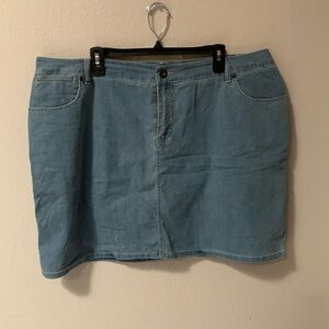 Avenue light wash denim skort